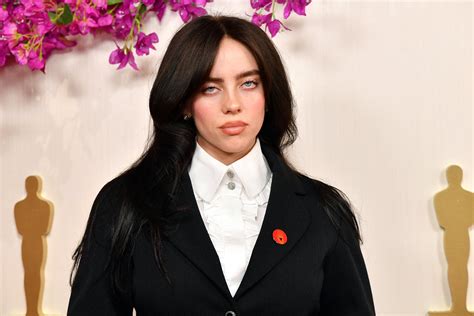 Billie Eilish on Sexuality: I Realized I Wanted My Face。